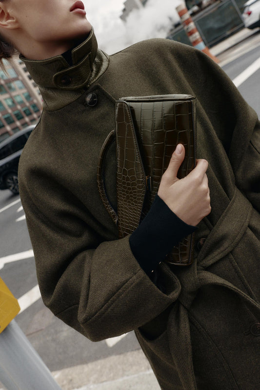 BOLSO DE MANO RELIEVE